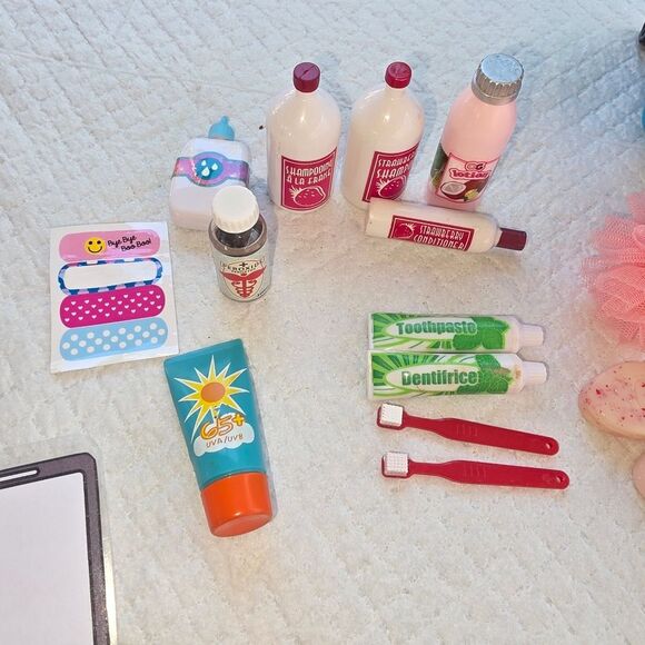 Our Generation Travel Playset and Toiletries - Picture 17 of 17